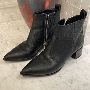 Everlane The Boss Boot in Black Pebbled Leather